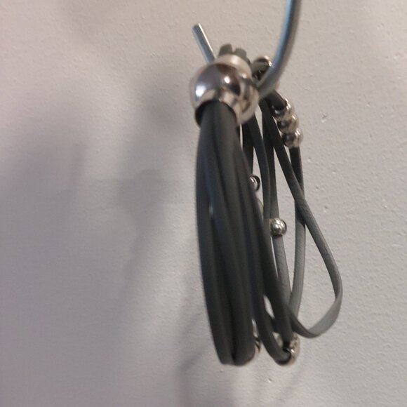 Women's 8 Strips Grey Leather Magnetic Bracelet w/Pearls/Silver/Rhinestones - Picture 8 of 9